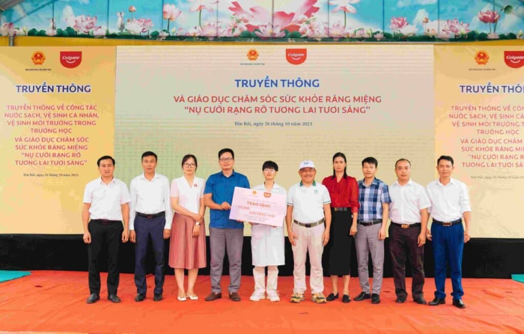 Colgate Việt Nam tổ chức chương trình: Trao tặng phần quà trị giá 140 triệu đồng cho học sinh tỉnh Yên Bái