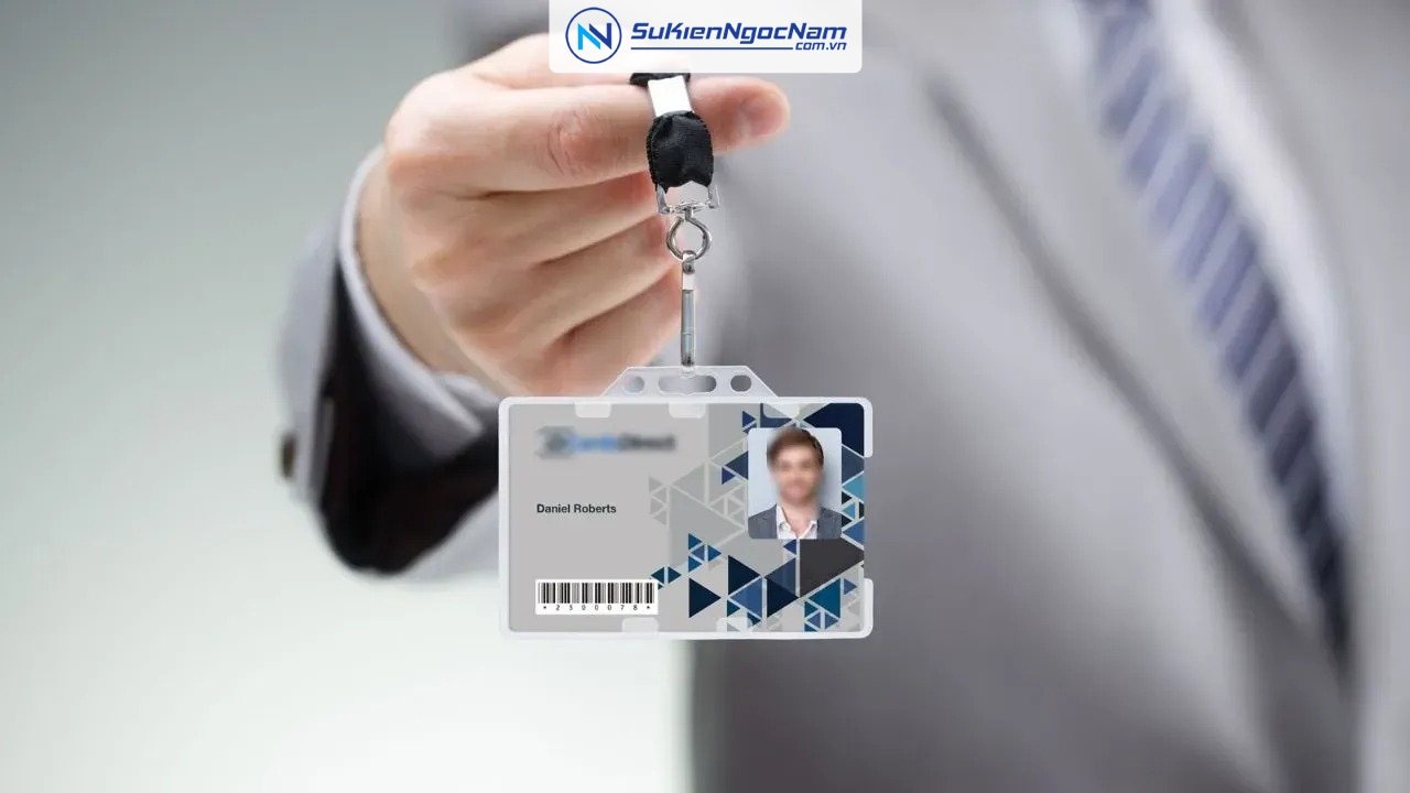 thiết kế 2D thẻ đeo nhân viên công ty