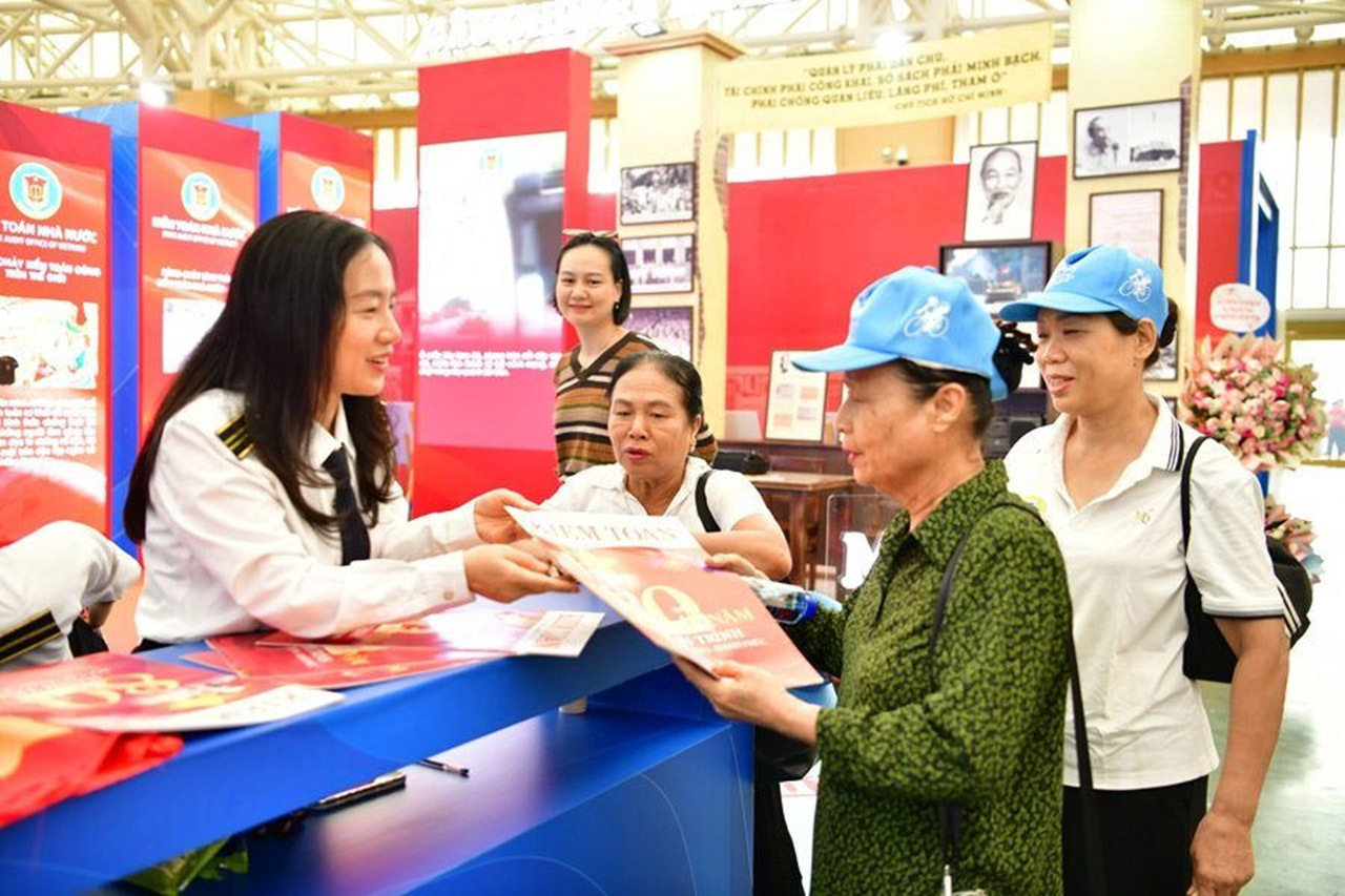 Ktnn đã Bố Trí Các Bộ Phận Trực, Tiếp đón Và Hỗ Trợ đại Biểu, Người Dân Tới Tham Qua Rất Chu đáo...