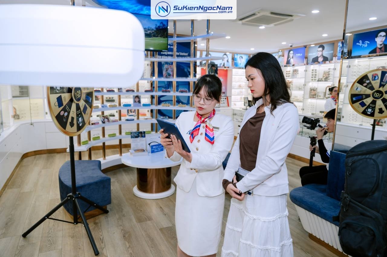 tổ chức sự kiện khai trương kính mắt Việt - Nga