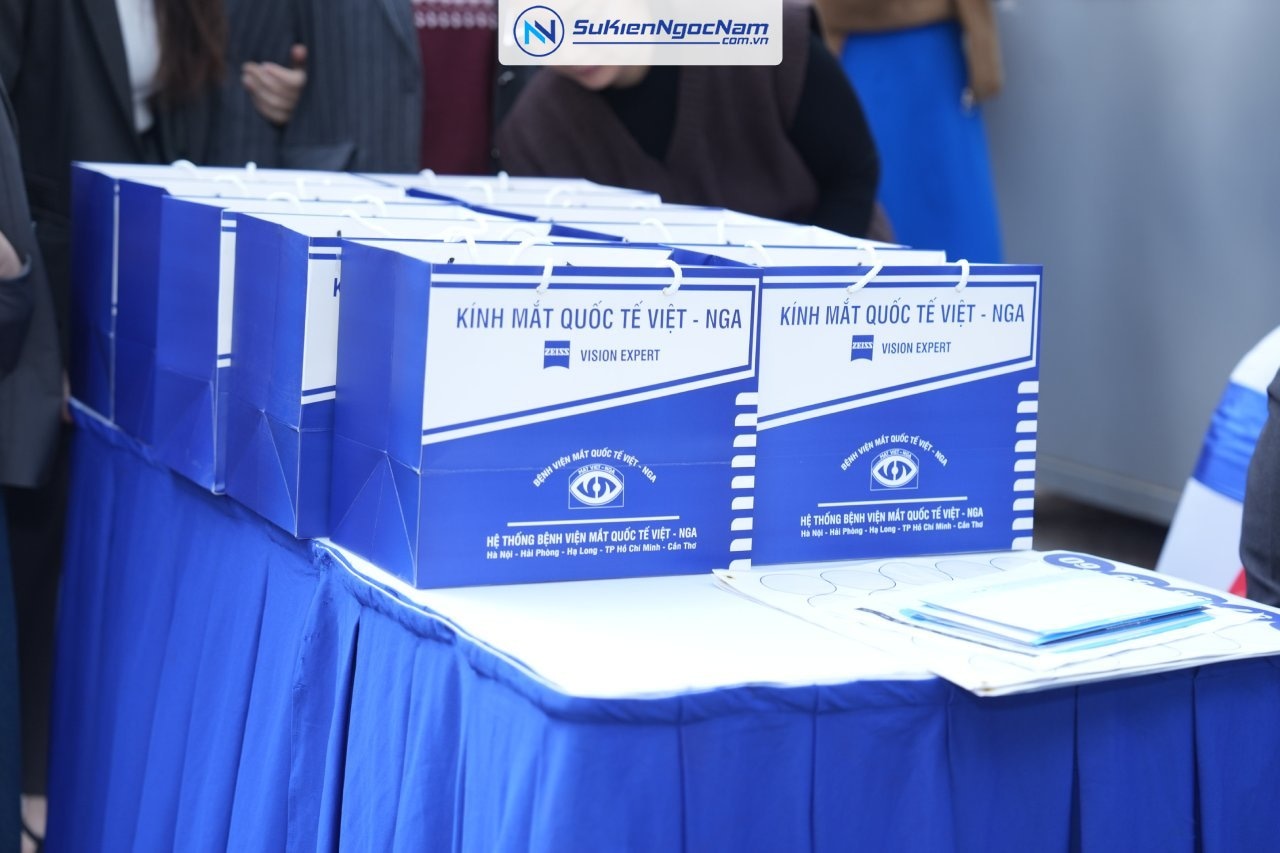 tổ chức sự kiện khai trương kính mắt Việt - Nga