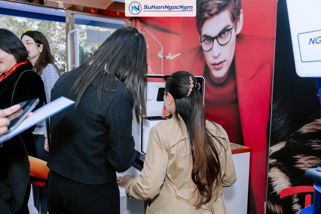 tổ chức sự kiện khai trương kính mắt Việt - Nga