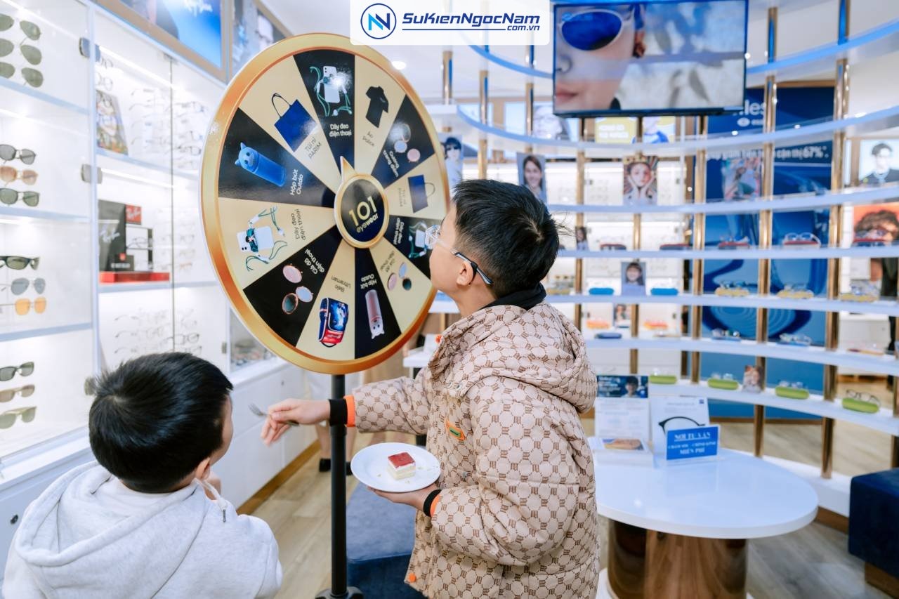 tổ chức sự kiện khai trương kính mắt Việt - Nga