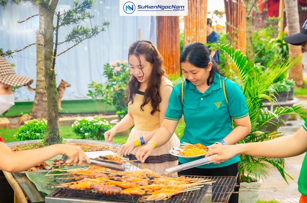 Tổ chức Year End Party ngoài trời