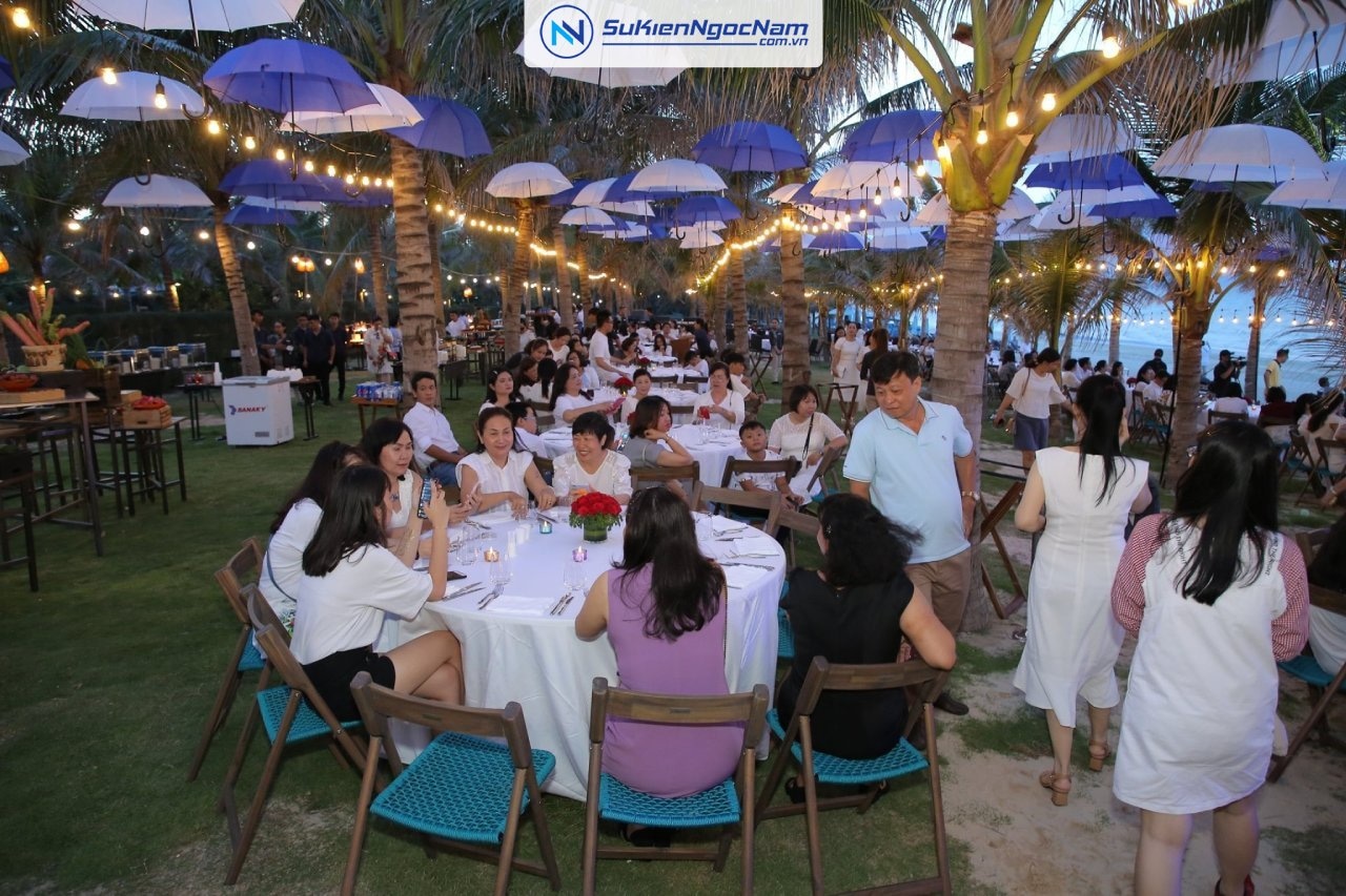 Tổ chức Year End Party ngoài trời